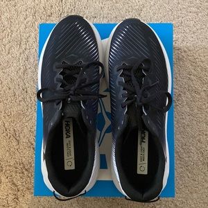 Women’s Hoka Shoes Size 9